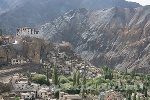 Kláštery v Ladakhu bývají postavené v dramatické krajině